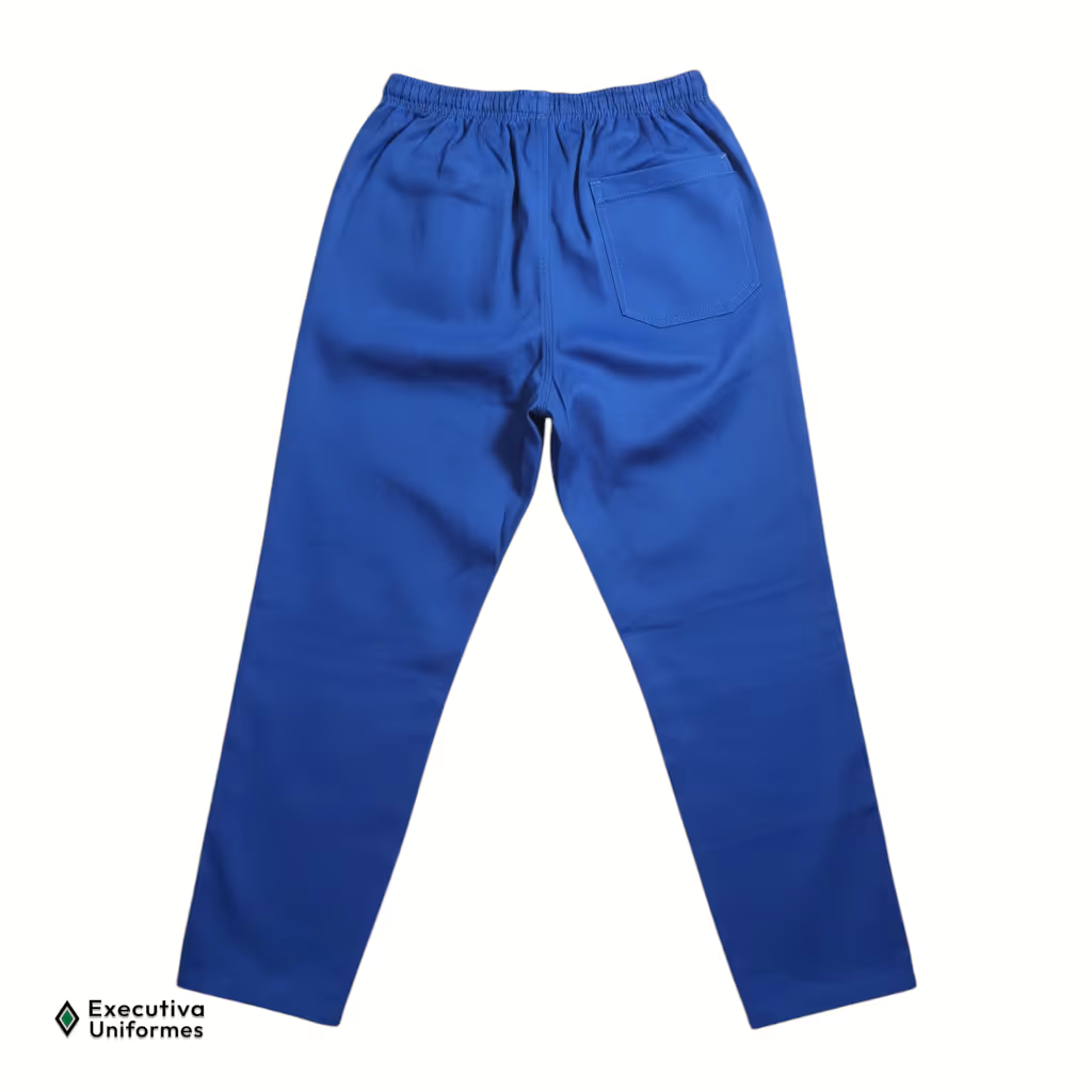 Calça de trabalho em tecido estruturado (brim) na cor azul royal, vista posterior (costas). A peça possui cós com elástico franzido para ajuste e apenas um bolso traseiro aplicado (estilo chapado) localizado no lado direito.